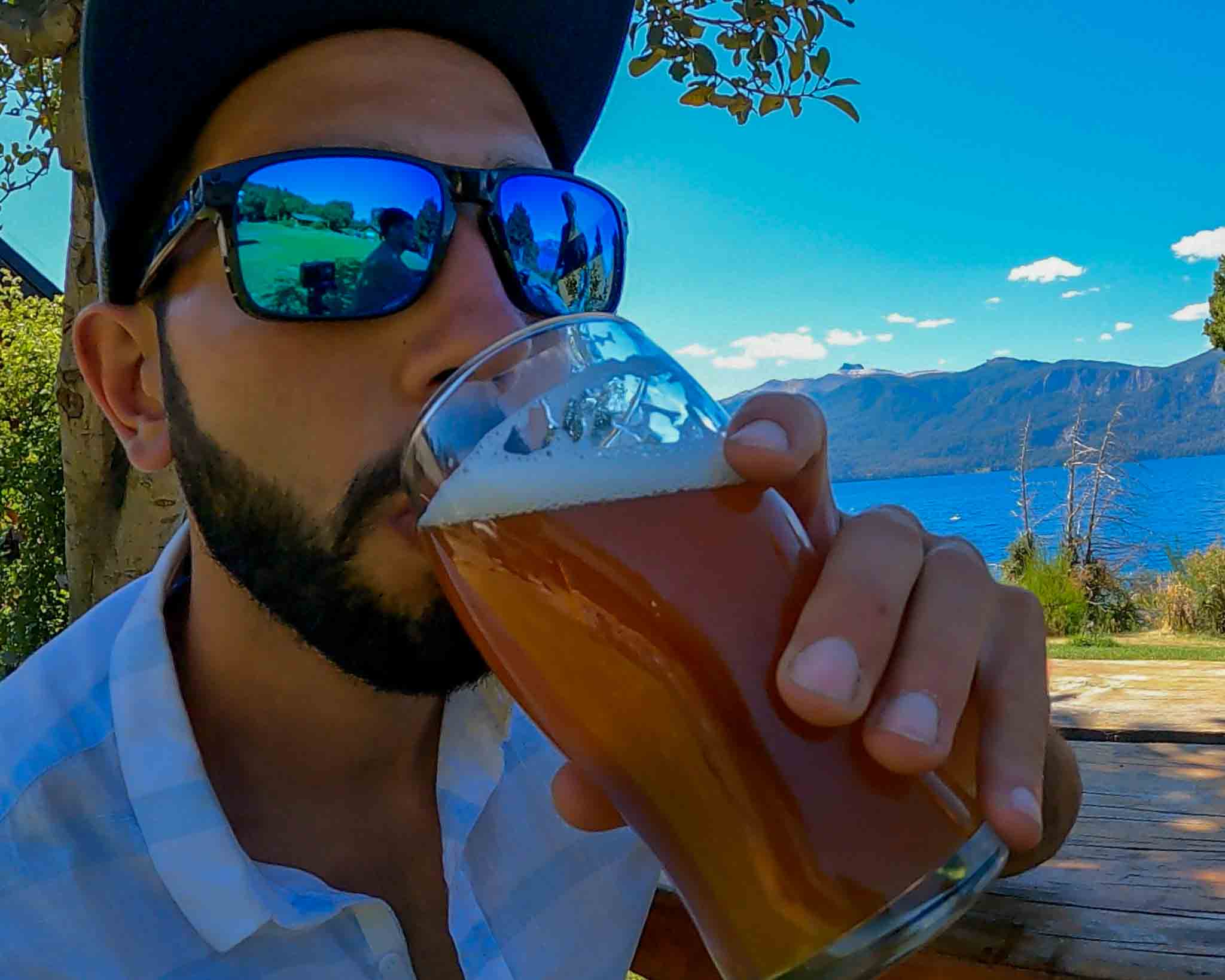 Disfrutando un birrón
